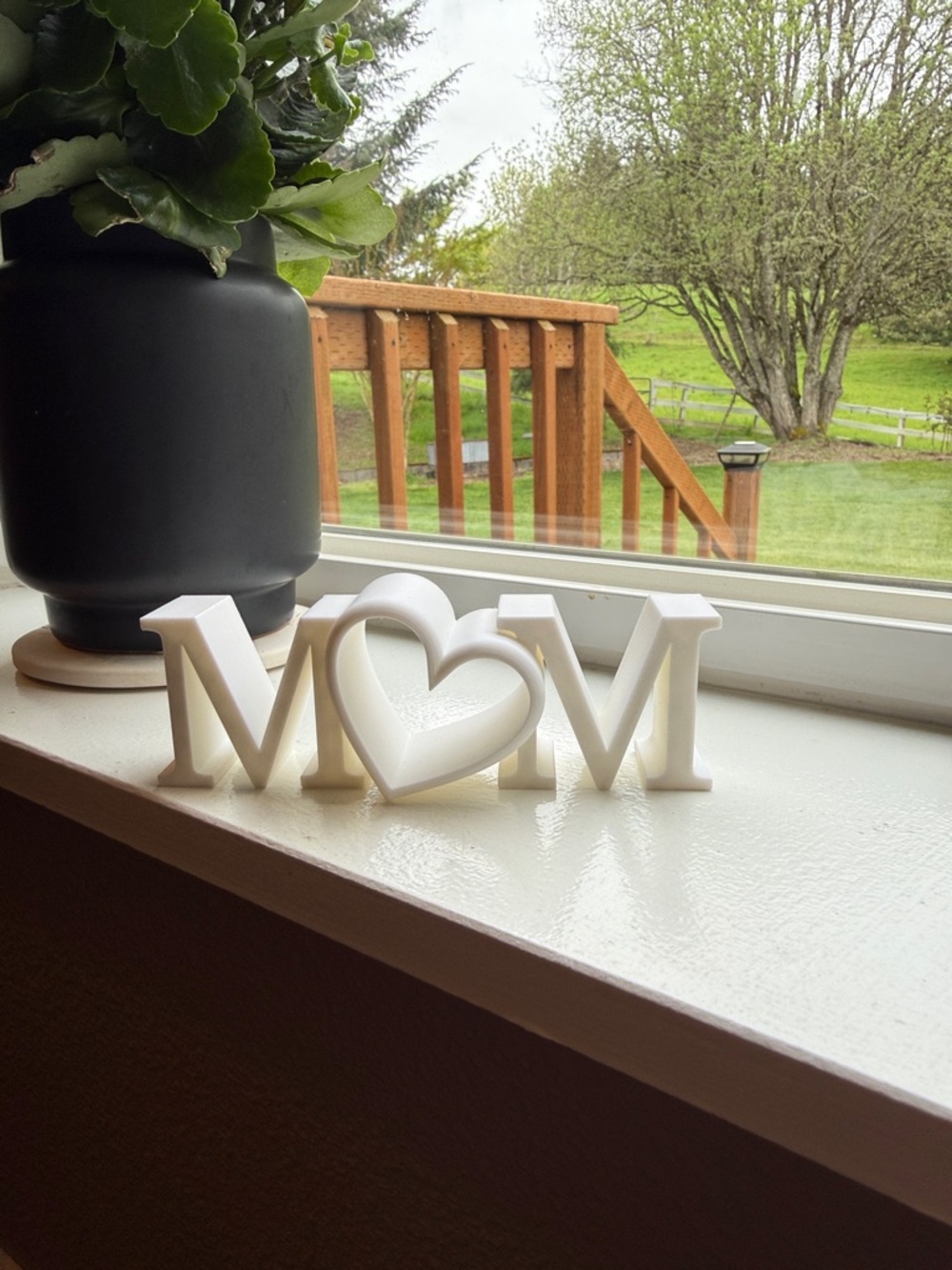 White 'M♡M' Decorative Table Top Sign